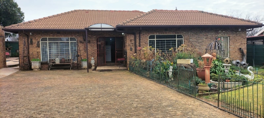 3 Bedroom Property for Sale in Helikonpark Gauteng