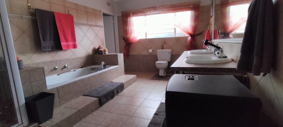 3 Bedroom Property for Sale in Helikonpark Gauteng