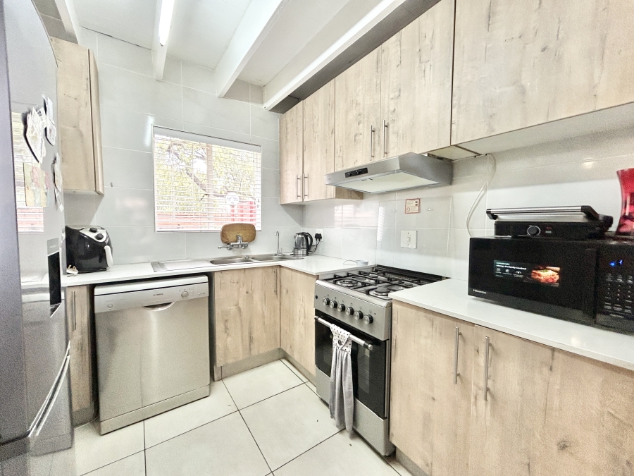 4 Bedroom Property for Sale in Eldoraigne Gauteng