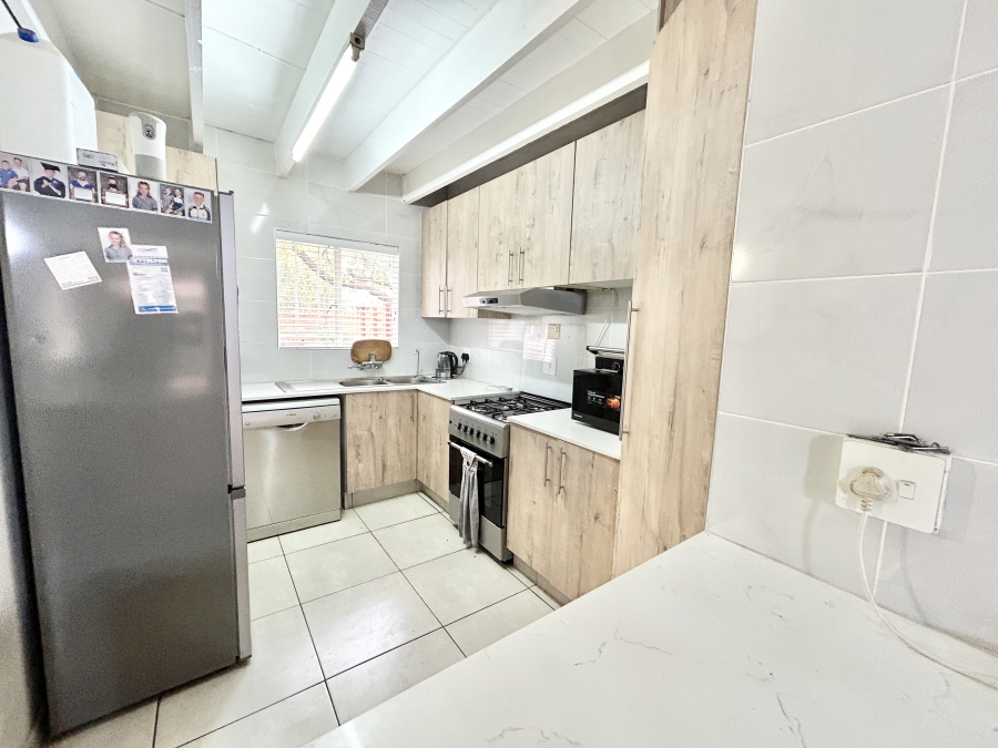 4 Bedroom Property for Sale in Eldoraigne Gauteng