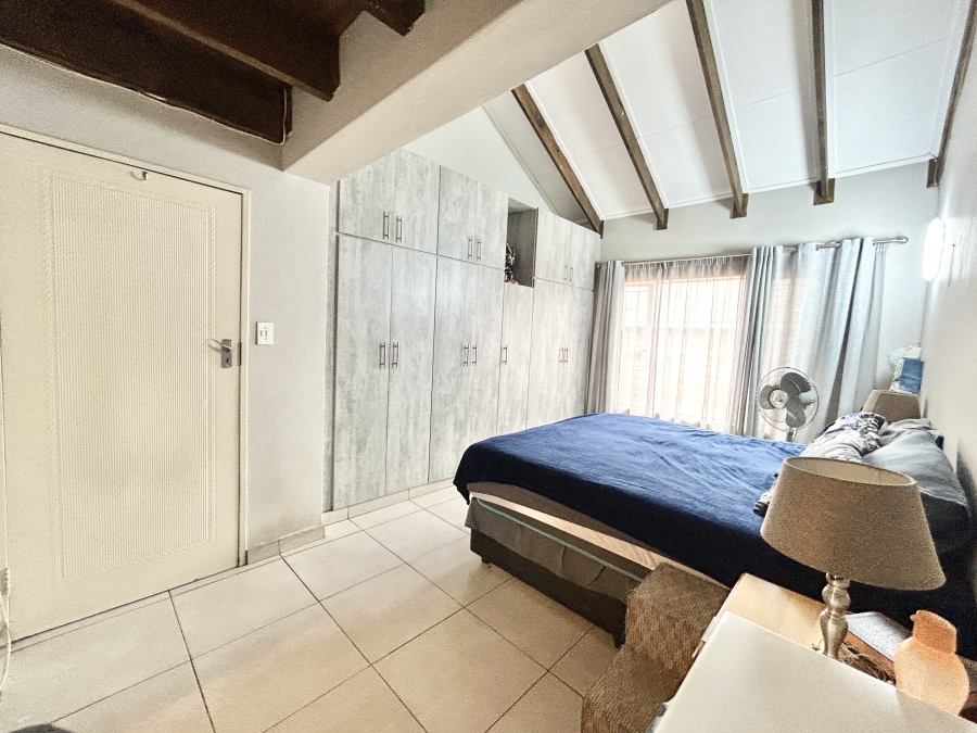 4 Bedroom Property for Sale in Eldoraigne Gauteng