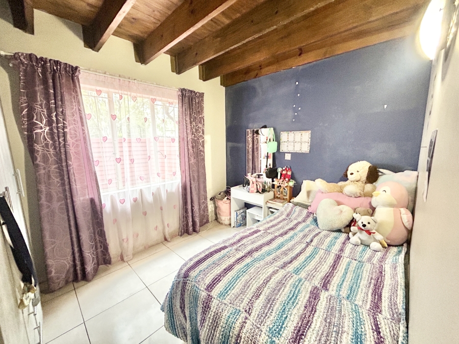 4 Bedroom Property for Sale in Eldoraigne Gauteng
