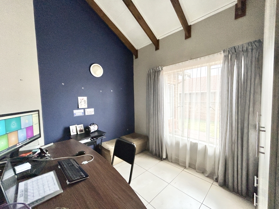4 Bedroom Property for Sale in Eldoraigne Gauteng