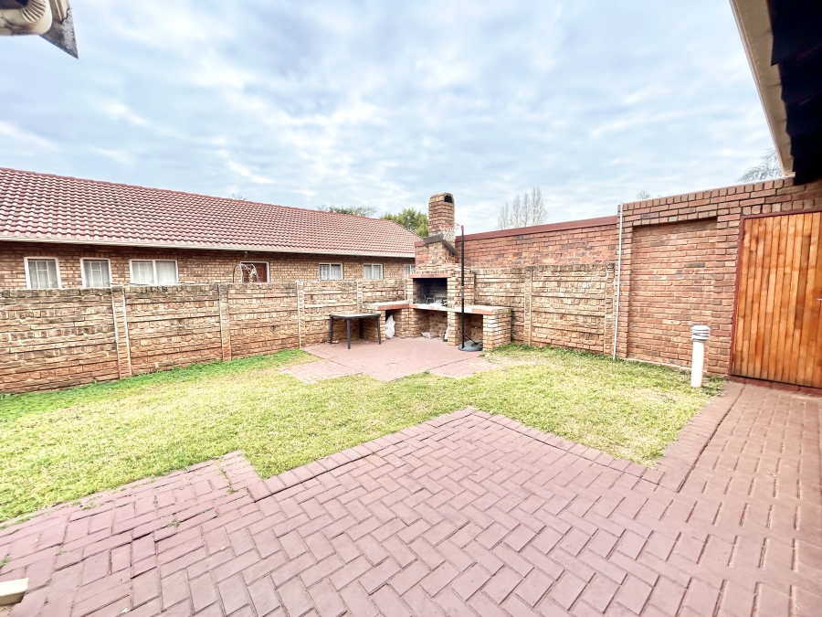 4 Bedroom Property for Sale in Eldoraigne Gauteng