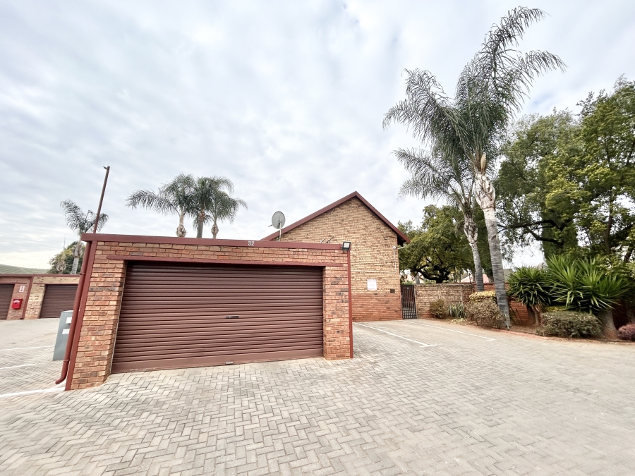 4 Bedroom Property for Sale in Eldoraigne Gauteng
