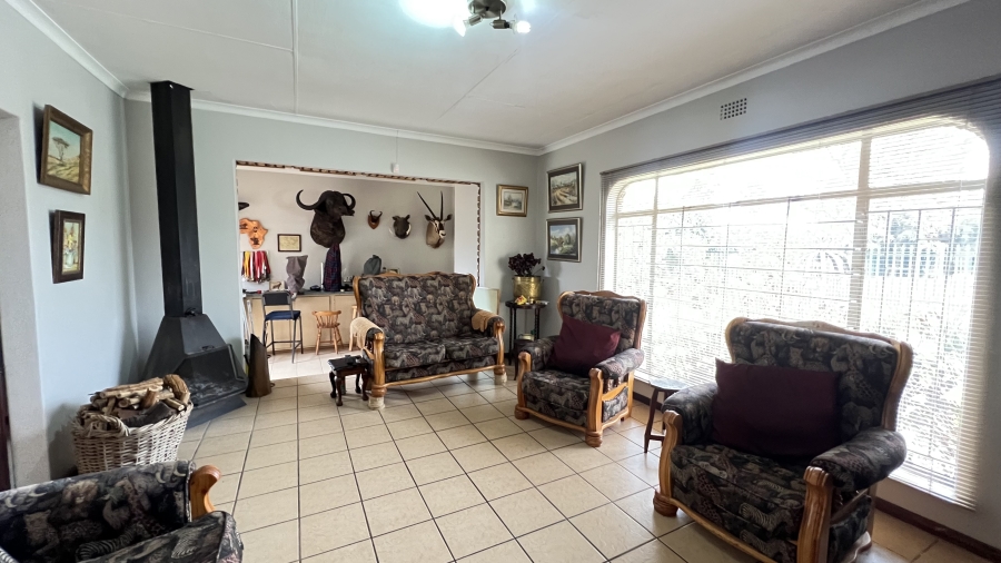 4 Bedroom Property for Sale in Helikonpark Gauteng