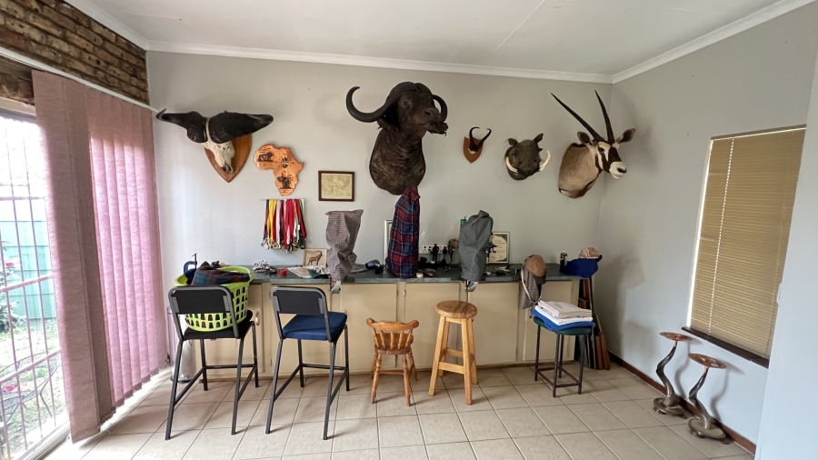 4 Bedroom Property for Sale in Helikonpark Gauteng