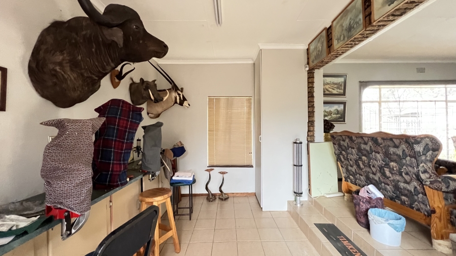4 Bedroom Property for Sale in Helikonpark Gauteng