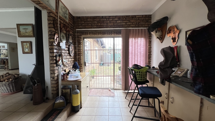 4 Bedroom Property for Sale in Helikonpark Gauteng