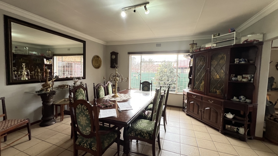 4 Bedroom Property for Sale in Helikonpark Gauteng