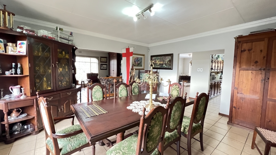 4 Bedroom Property for Sale in Helikonpark Gauteng