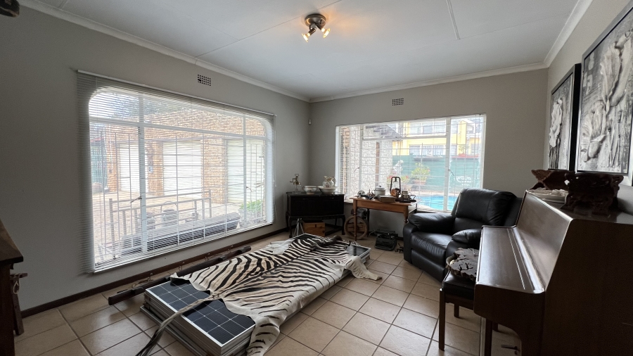 4 Bedroom Property for Sale in Helikonpark Gauteng