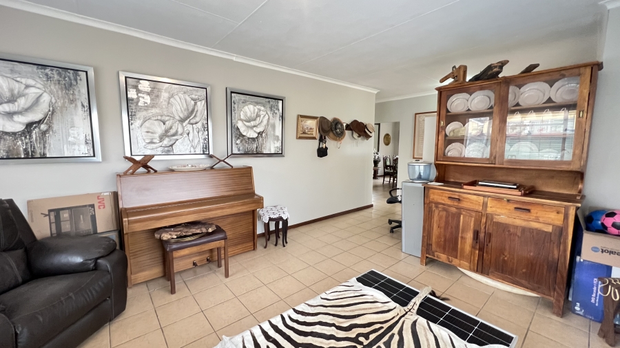 4 Bedroom Property for Sale in Helikonpark Gauteng