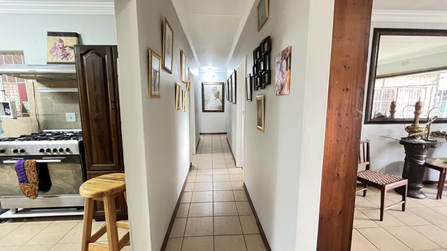 4 Bedroom Property for Sale in Helikonpark Gauteng