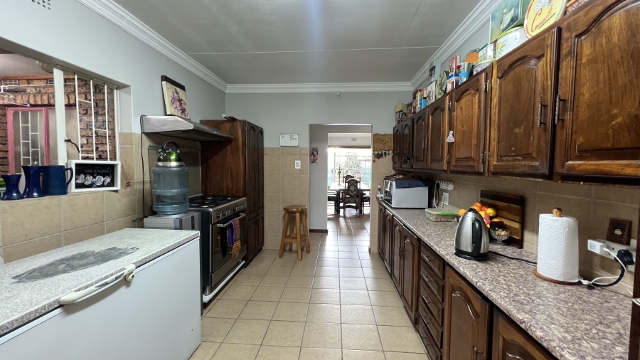 4 Bedroom Property for Sale in Helikonpark Gauteng