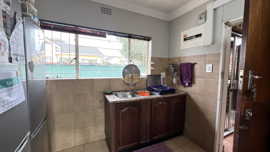4 Bedroom Property for Sale in Helikonpark Gauteng