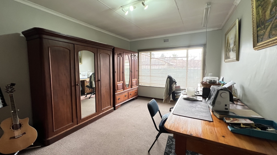4 Bedroom Property for Sale in Helikonpark Gauteng