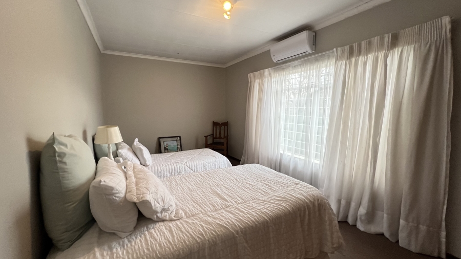 4 Bedroom Property for Sale in Helikonpark Gauteng