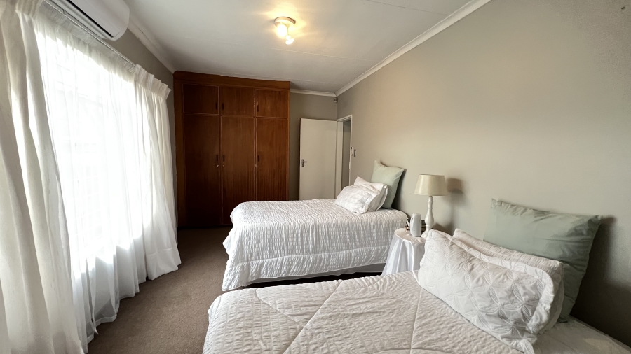 4 Bedroom Property for Sale in Helikonpark Gauteng
