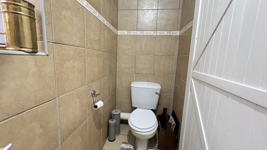 4 Bedroom Property for Sale in Helikonpark Gauteng