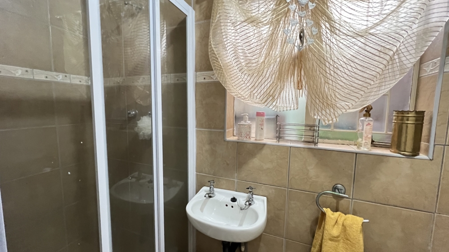 4 Bedroom Property for Sale in Helikonpark Gauteng