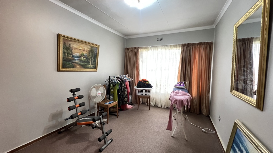 4 Bedroom Property for Sale in Helikonpark Gauteng