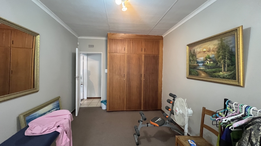 4 Bedroom Property for Sale in Helikonpark Gauteng