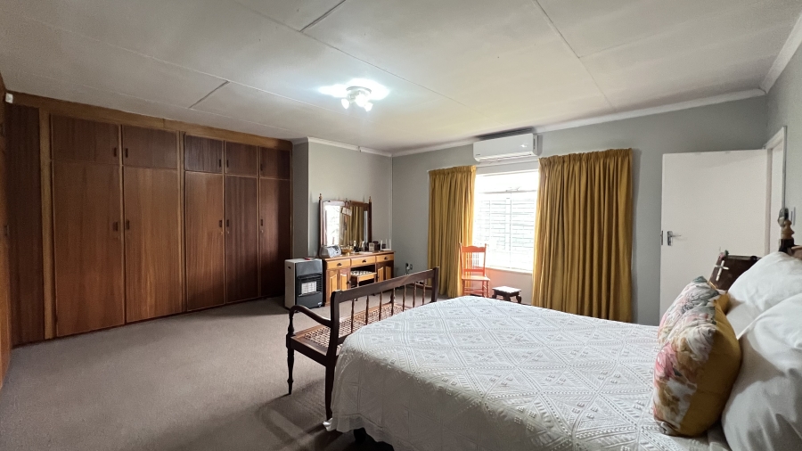 4 Bedroom Property for Sale in Helikonpark Gauteng