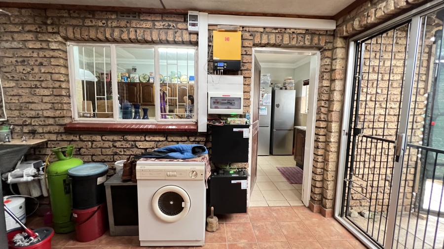 4 Bedroom Property for Sale in Helikonpark Gauteng