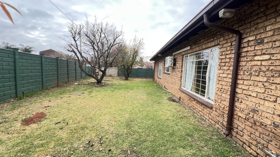 4 Bedroom Property for Sale in Helikonpark Gauteng