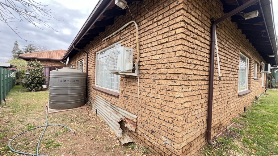 4 Bedroom Property for Sale in Helikonpark Gauteng
