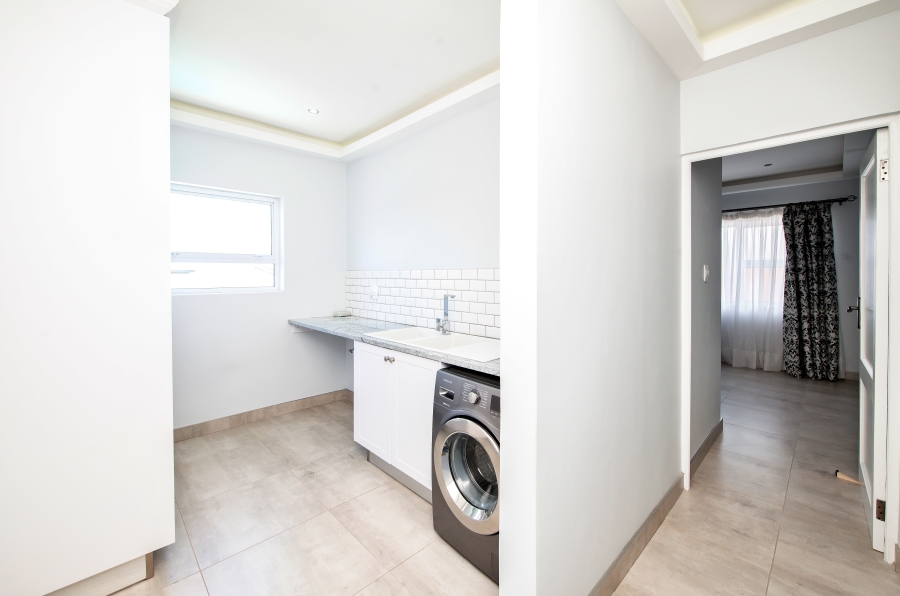 To Let 4 Bedroom Property for Rent in Waterfall Country Village Gauteng