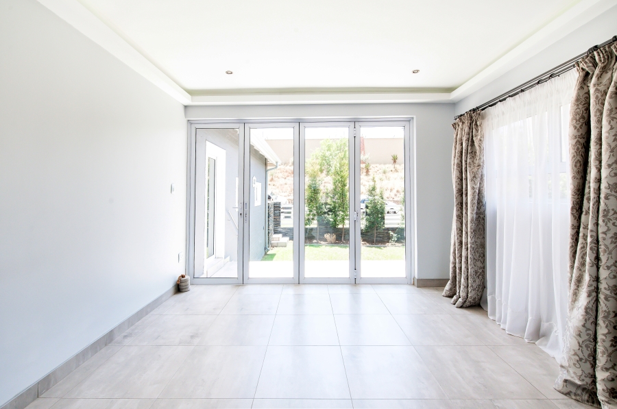 To Let 4 Bedroom Property for Rent in Waterfall Country Village Gauteng