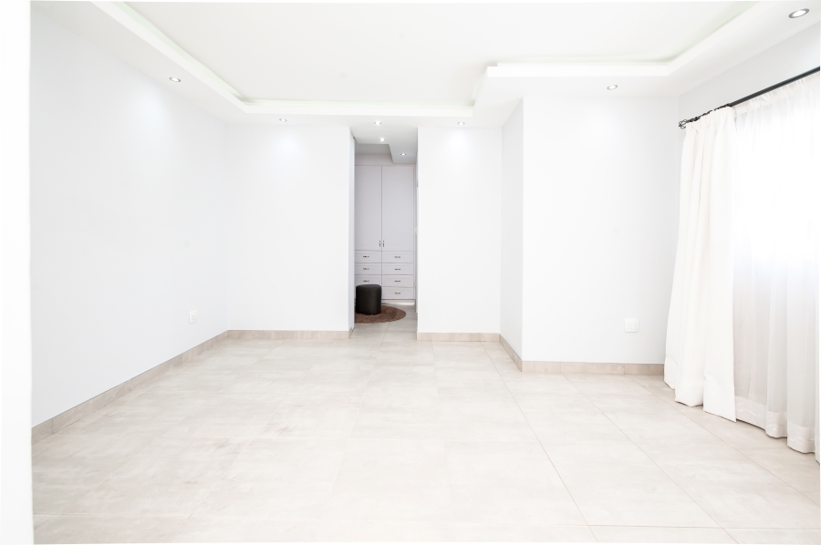 To Let 4 Bedroom Property for Rent in Waterfall Country Village Gauteng