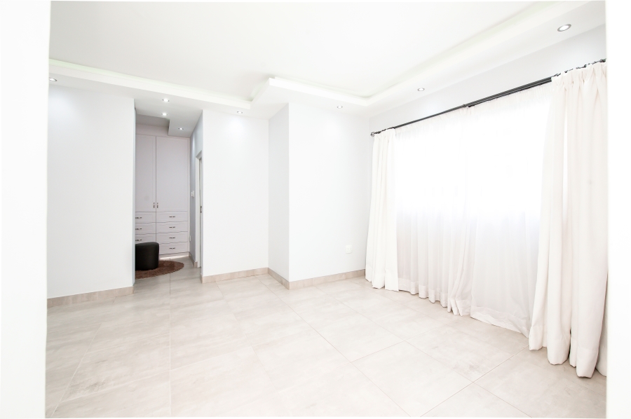 To Let 4 Bedroom Property for Rent in Waterfall Country Village Gauteng