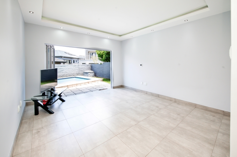 To Let 4 Bedroom Property for Rent in Waterfall Country Village Gauteng