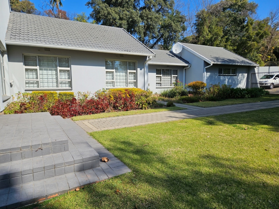 To Let 3 Bedroom Property for Rent in Hurlingham Gauteng