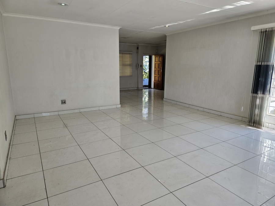 To Let 3 Bedroom Property for Rent in Hurlingham Gauteng