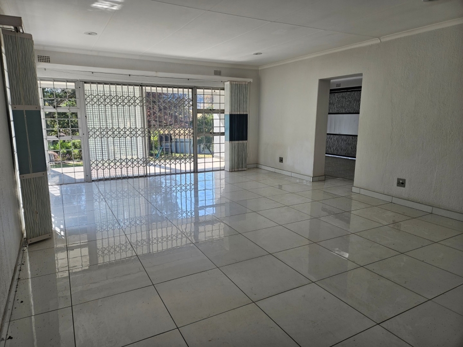 To Let 3 Bedroom Property for Rent in Hurlingham Gauteng