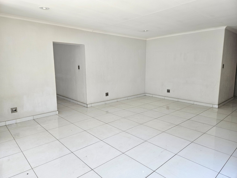 To Let 3 Bedroom Property for Rent in Hurlingham Gauteng