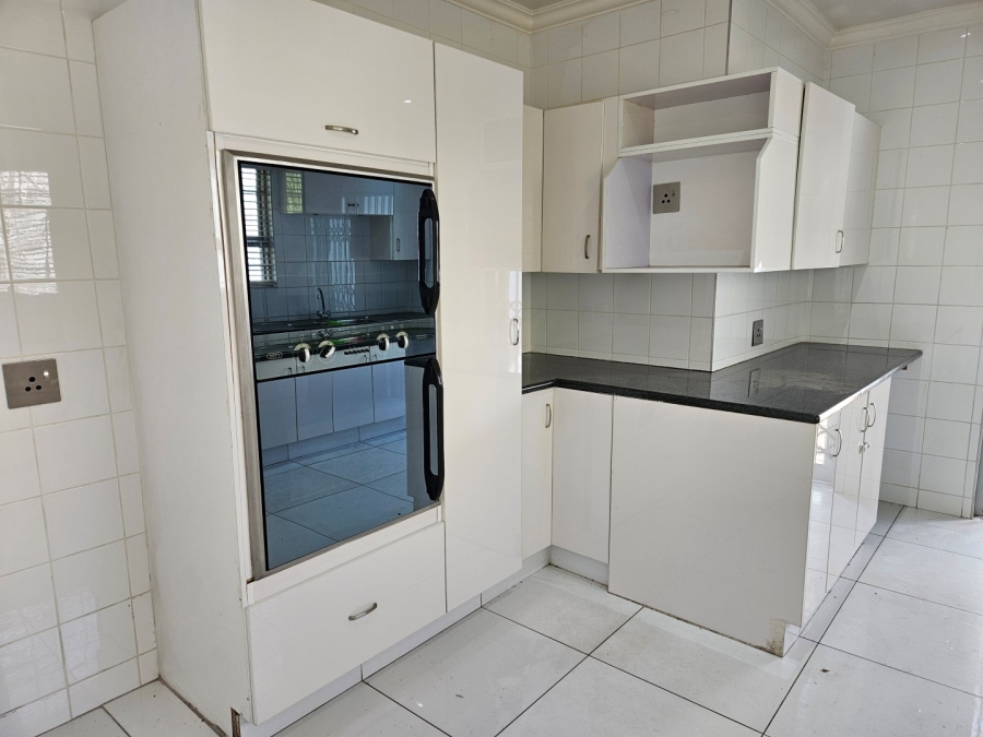 To Let 3 Bedroom Property for Rent in Hurlingham Gauteng