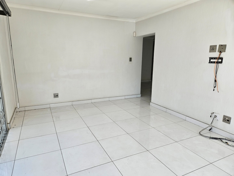 To Let 3 Bedroom Property for Rent in Hurlingham Gauteng