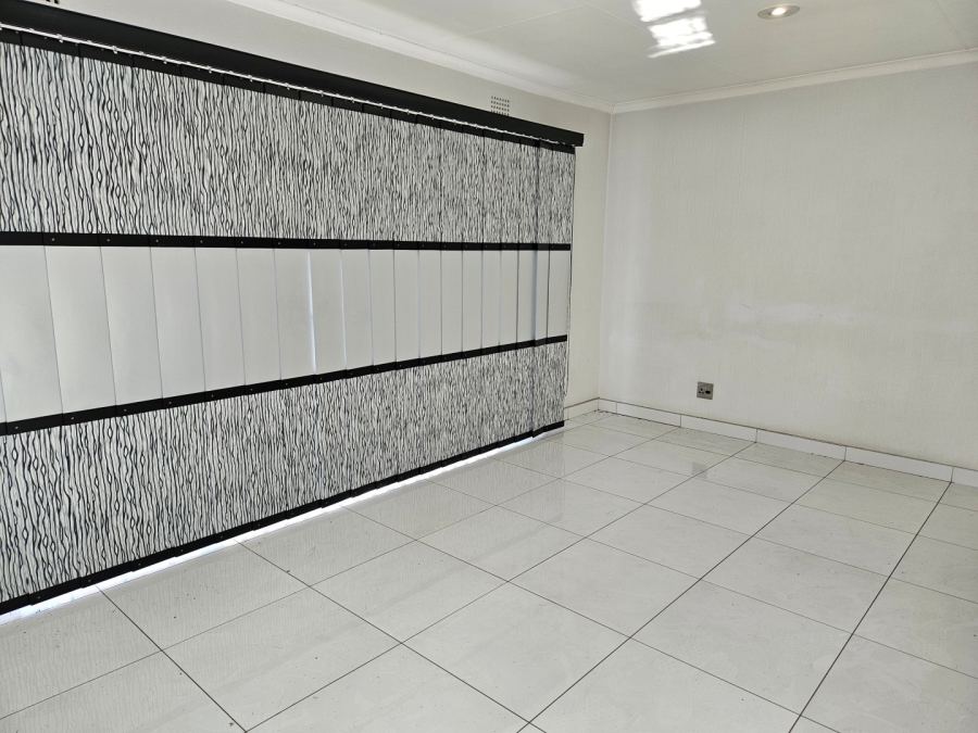 To Let 3 Bedroom Property for Rent in Hurlingham Gauteng