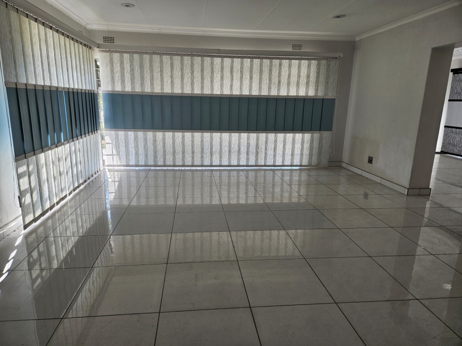 To Let 3 Bedroom Property for Rent in Hurlingham Gauteng