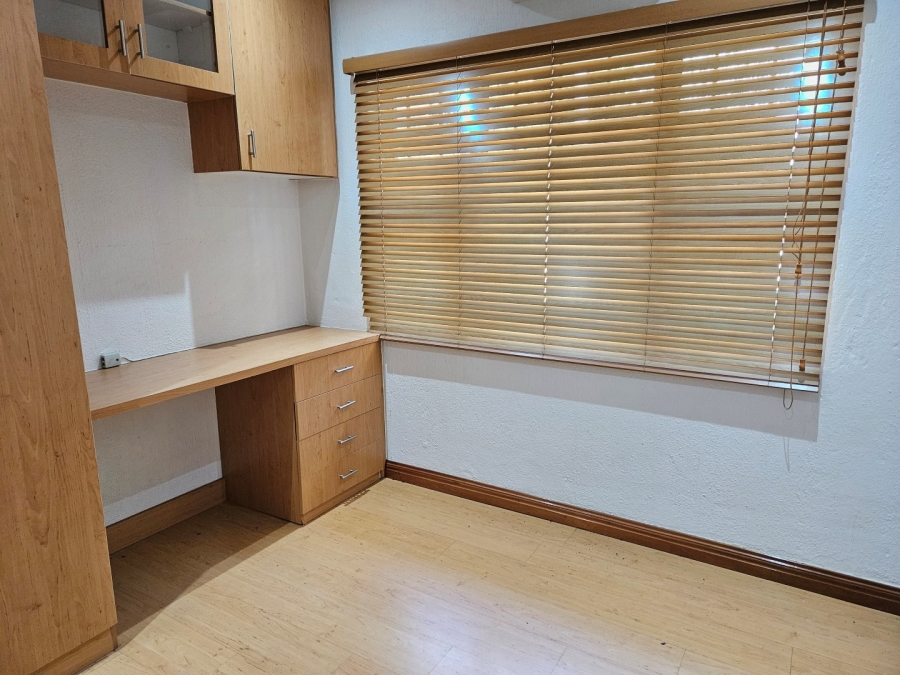 To Let 3 Bedroom Property for Rent in Hurlingham Gauteng