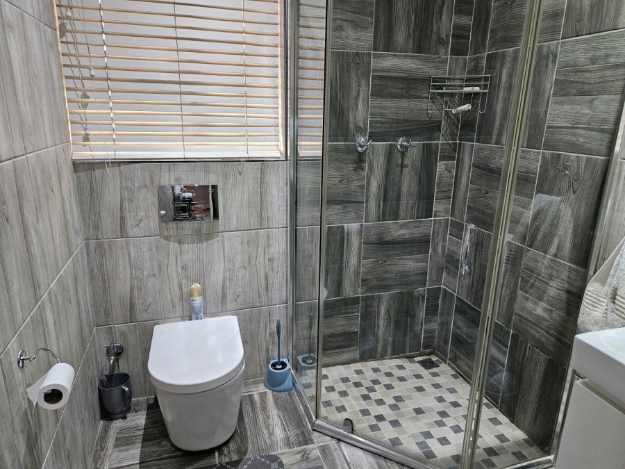 To Let 3 Bedroom Property for Rent in Hurlingham Gauteng