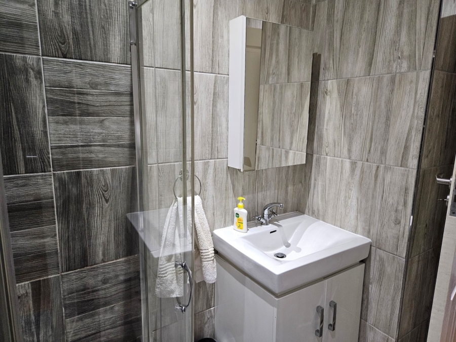 To Let 3 Bedroom Property for Rent in Hurlingham Gauteng