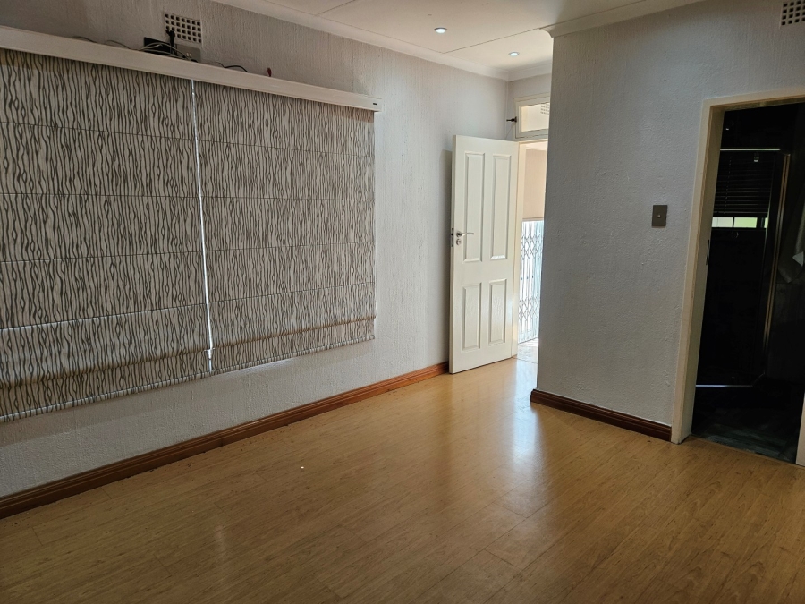 To Let 3 Bedroom Property for Rent in Hurlingham Gauteng