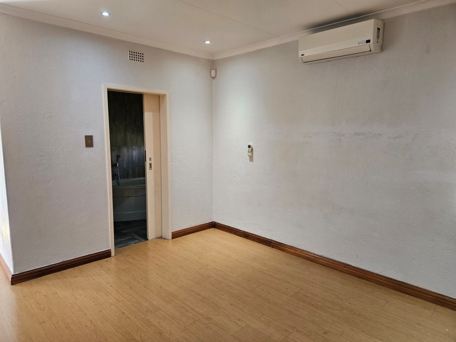 To Let 3 Bedroom Property for Rent in Hurlingham Gauteng