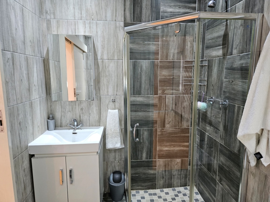 To Let 3 Bedroom Property for Rent in Hurlingham Gauteng